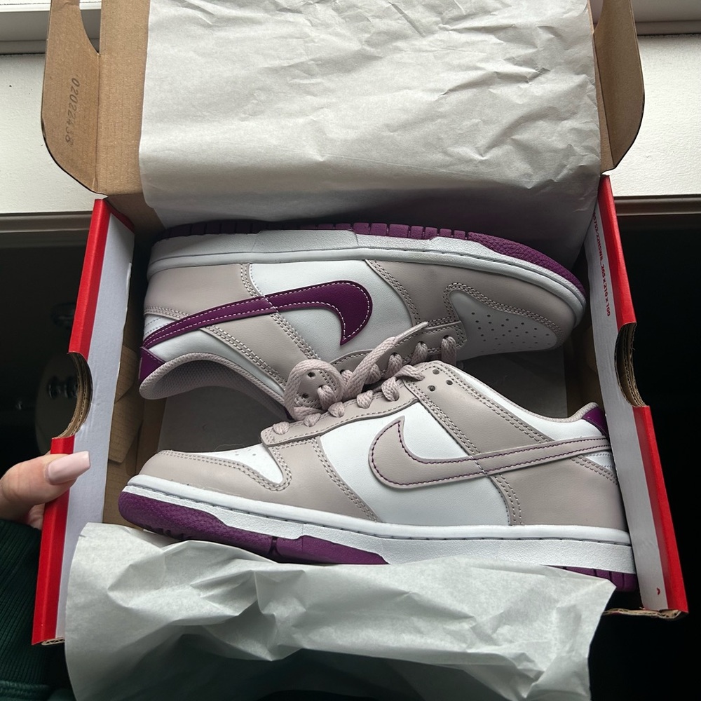 EUC Nike Dunk Low - Picture 7 of 10